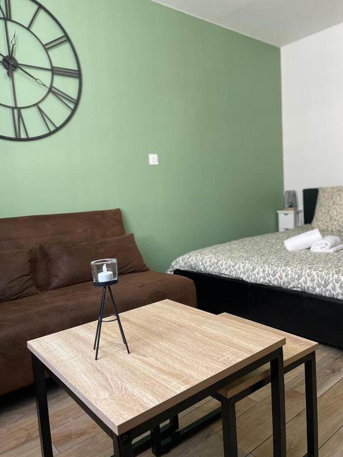Studio Moderne Et Tout Equipe Bourges Exterior foto